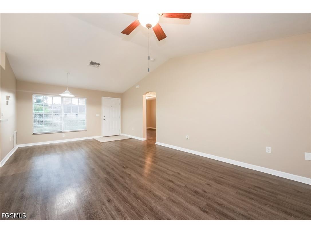 2705 Villa Avenue S Lehigh Acres FL 33976 2026015599 image4