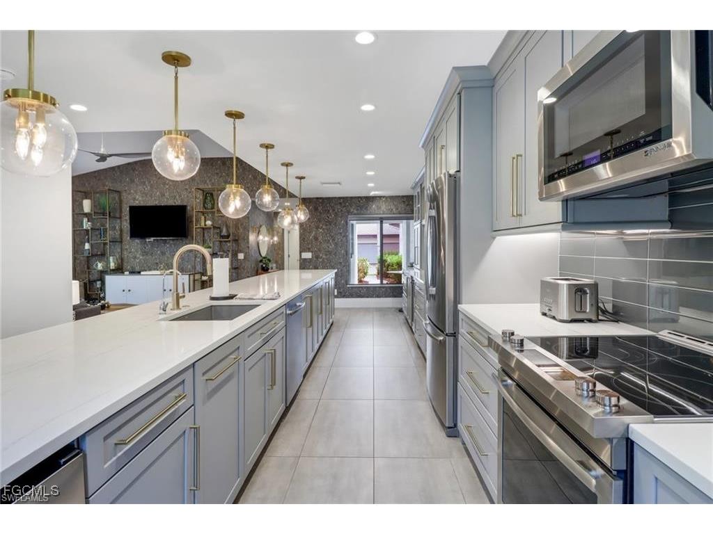 27052 Kindlewood Lane Bonita Springs FL 34134 2026006200 image3