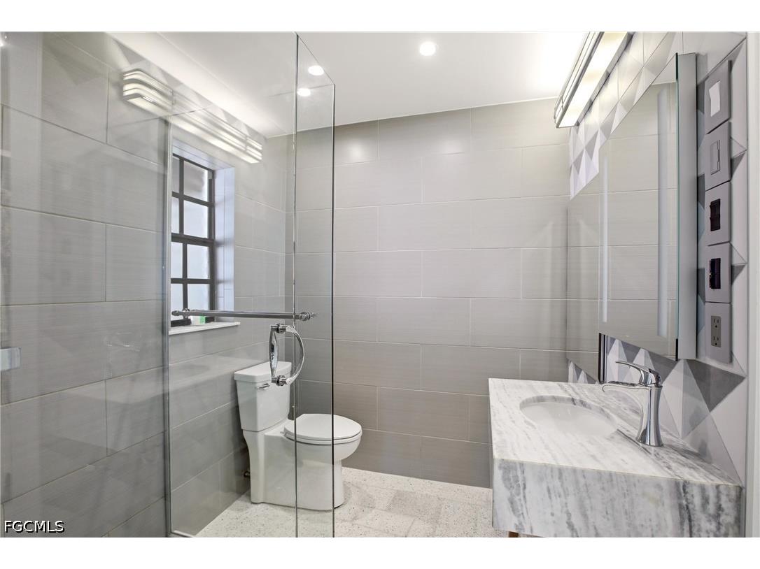 2706 Rhode Island Avenue Fort Myers FL 33916 2026017724 image17