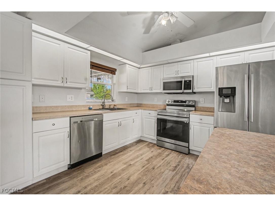 2706 SW 3rd Place Cape Coral FL 33914 2026009290 image11