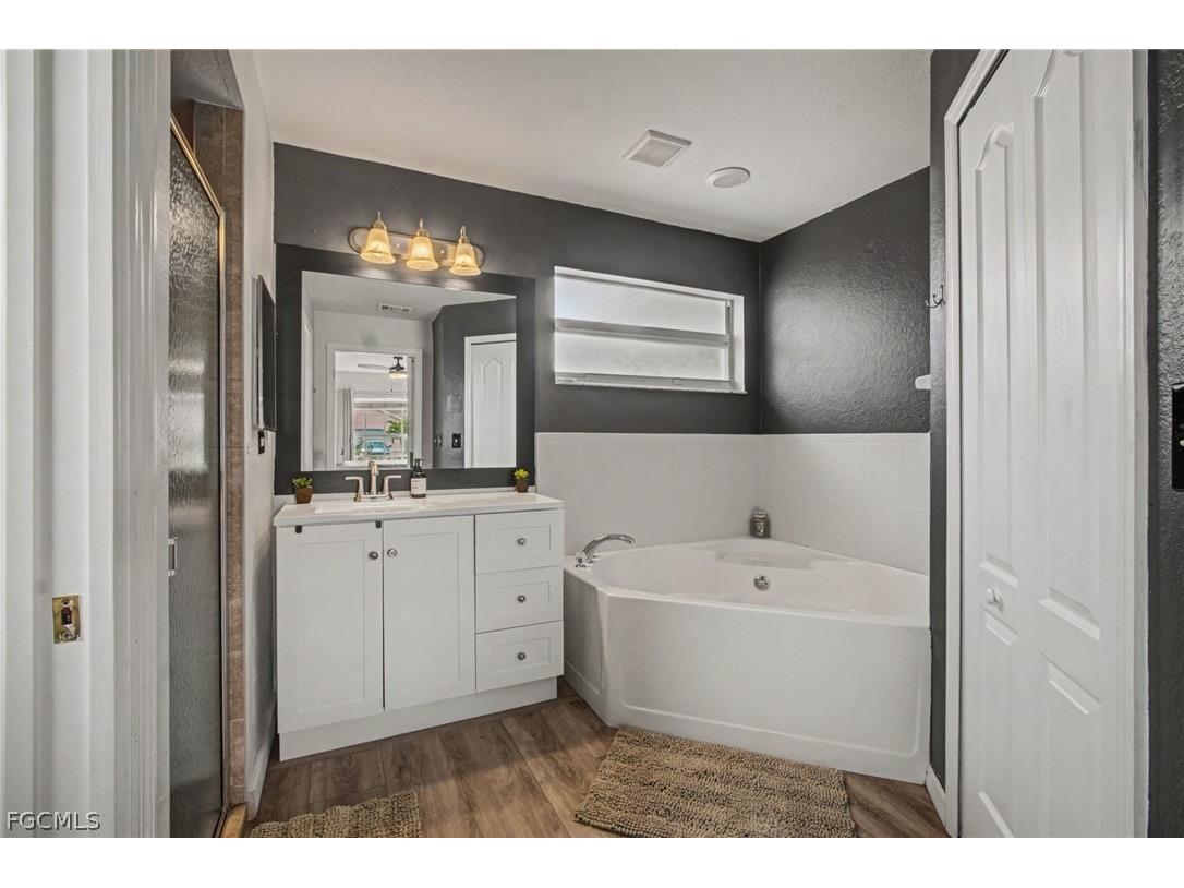 2706 SW 3rd Place Cape Coral FL 33914 2026009290 image15