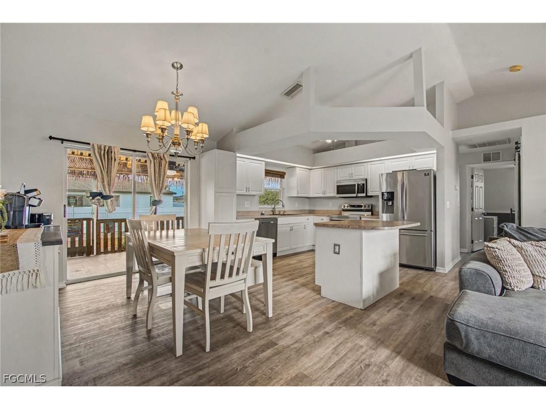 2706 SW 3rd Place Cape Coral FL 33914 2026009290 image8