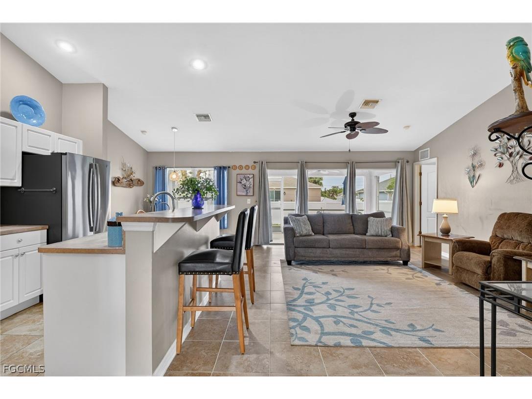 2707 NE 5th Avenue Cape Coral FL 33909 2026013195 image1