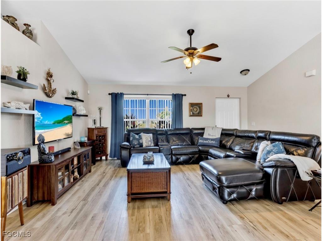 2707 NE 5th Place Cape Coral FL 33909 2025010386 image10