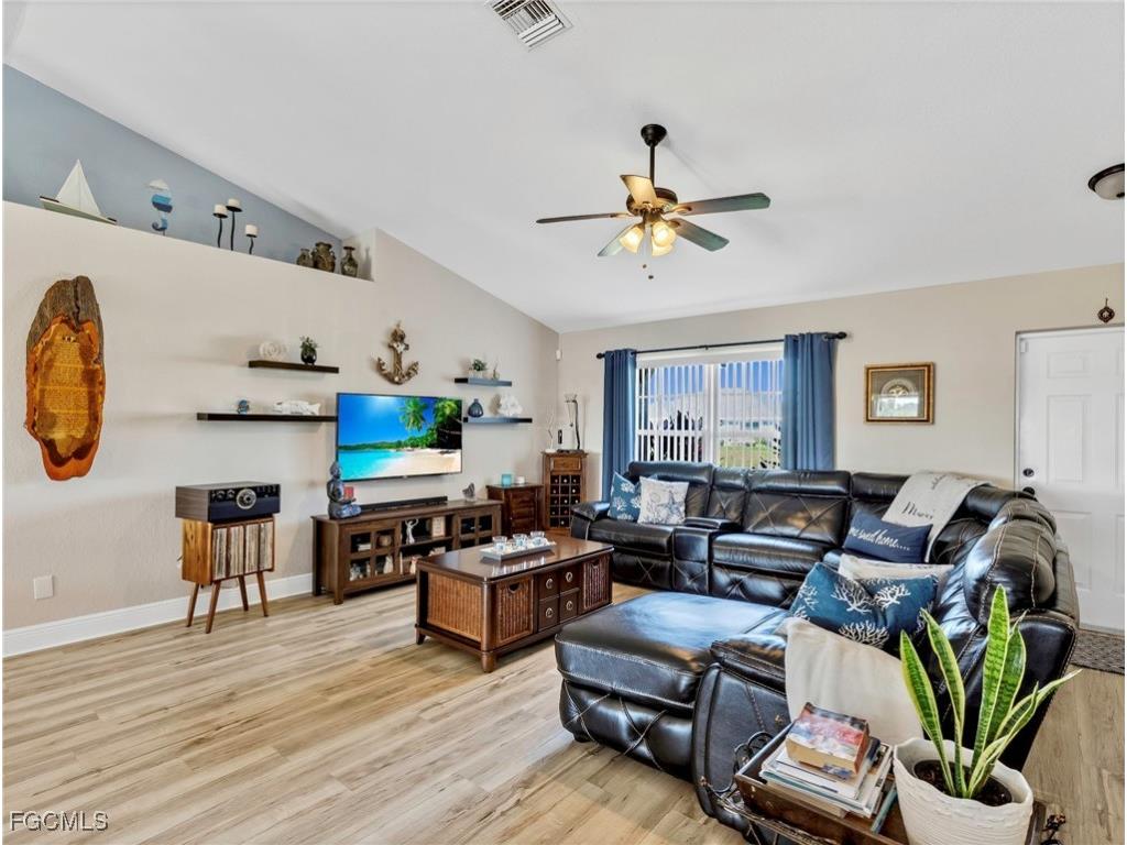 2707 NE 5th Place Cape Coral FL 33909 2025010386 image9