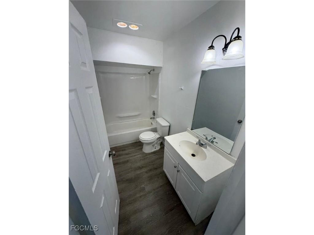 2708 Broadway #7 Fort Myers FL 33901 2026004706 image9