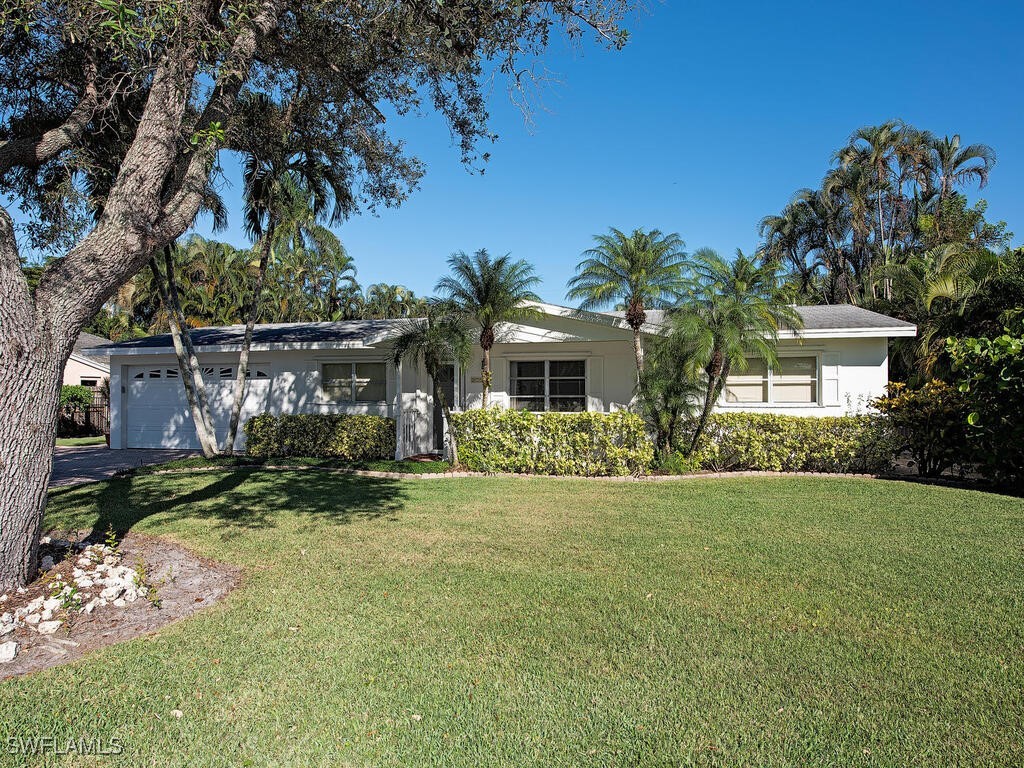 271 1st Avenue S Naples FL 34102 225075501 image1
