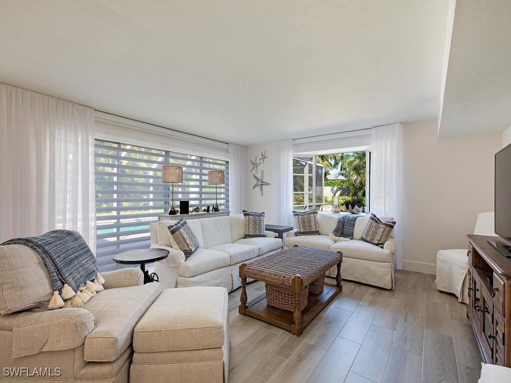 271 1st Avenue S Naples FL 34102 225075501 image3