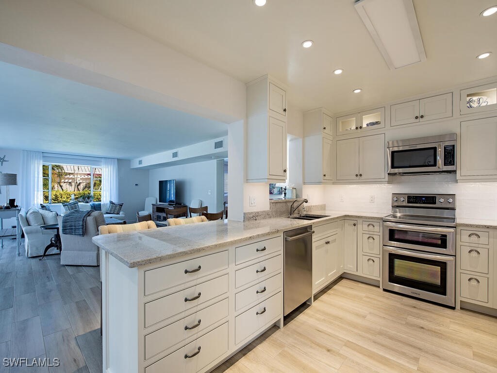 271 1st Avenue S Naples FL 34102 225075501 image4