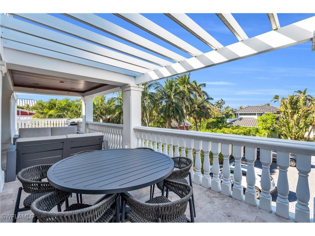 271 Broad Avenue S #202 Naples FL 34102 225074679 image15