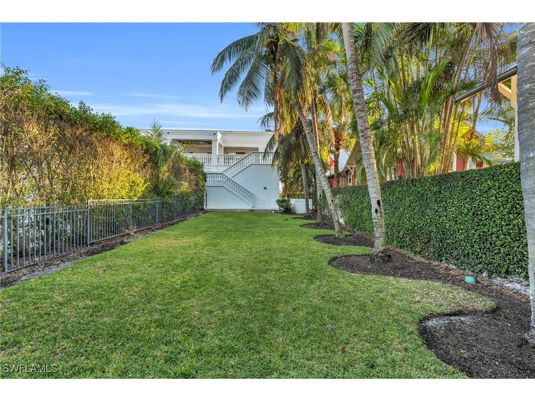 271 Broad Avenue S #202 Naples FL 34102 225074679 image16