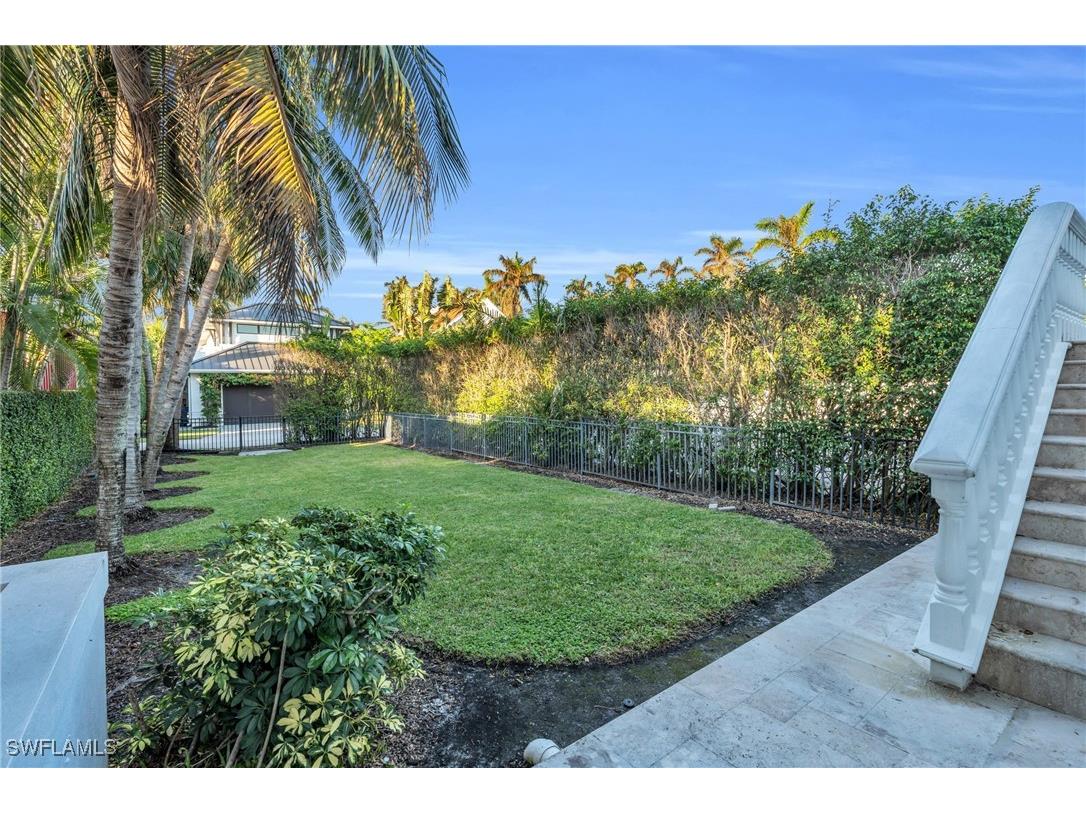 271 Broad Avenue S #202 Naples FL 34102 225074679 image17