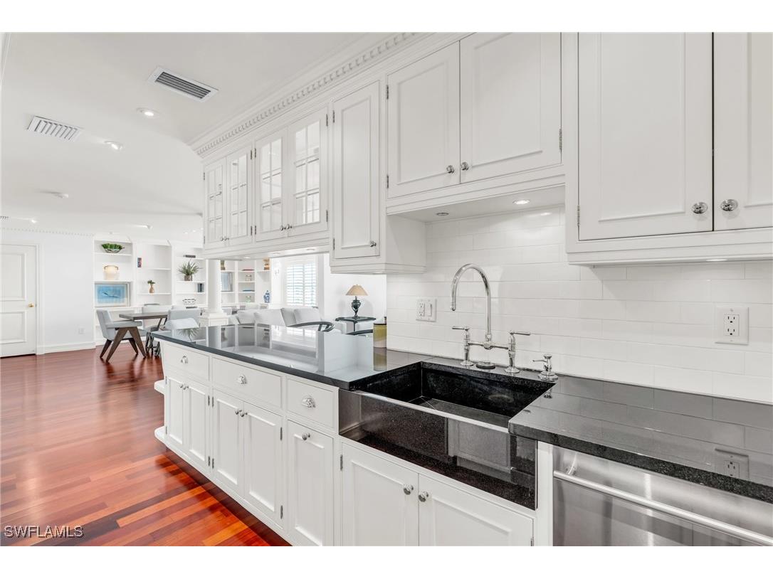 271 Broad Avenue S #202 Naples FL 34102 225074679 image6