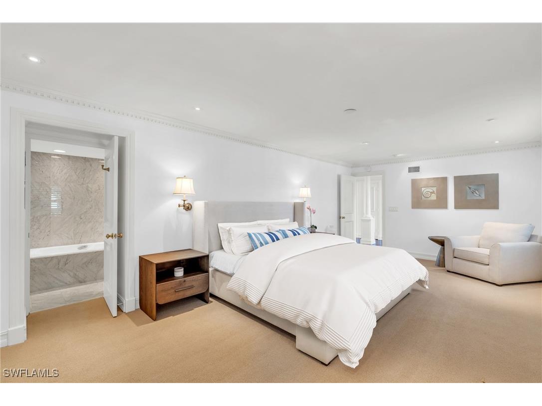 271 Broad Avenue S #202 Naples FL 34102 225074679 image7