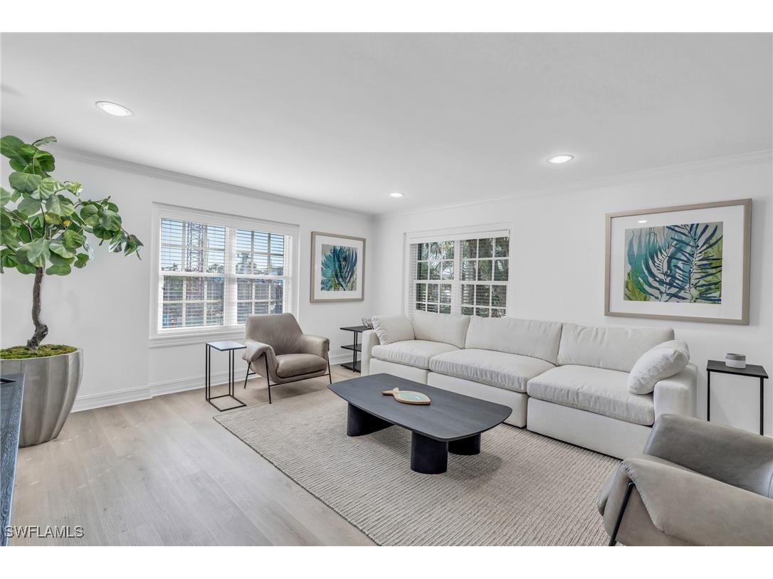 271 Broad Avenue S #203 Naples FL 34102 225080625 image1