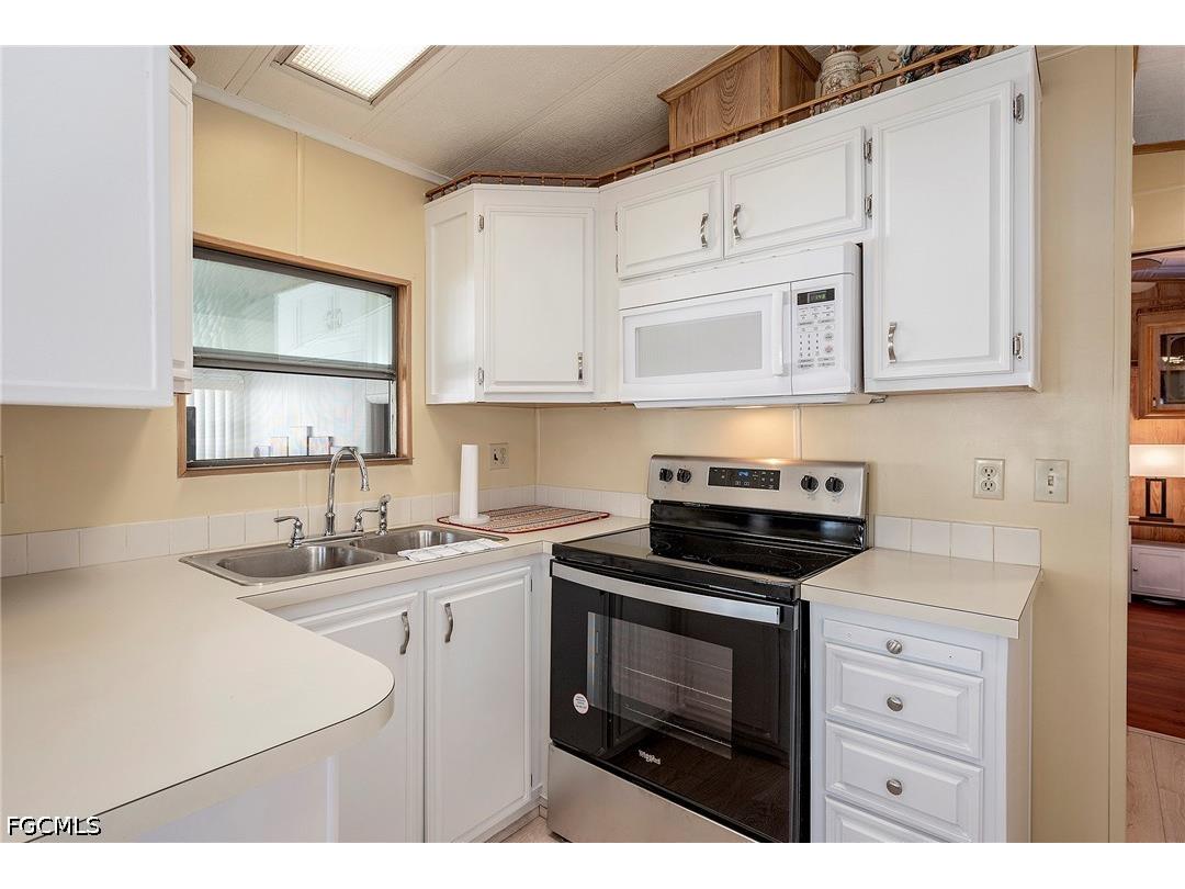 271 Caravan Circle North Fort Myers FL 33903 2026025611 image8