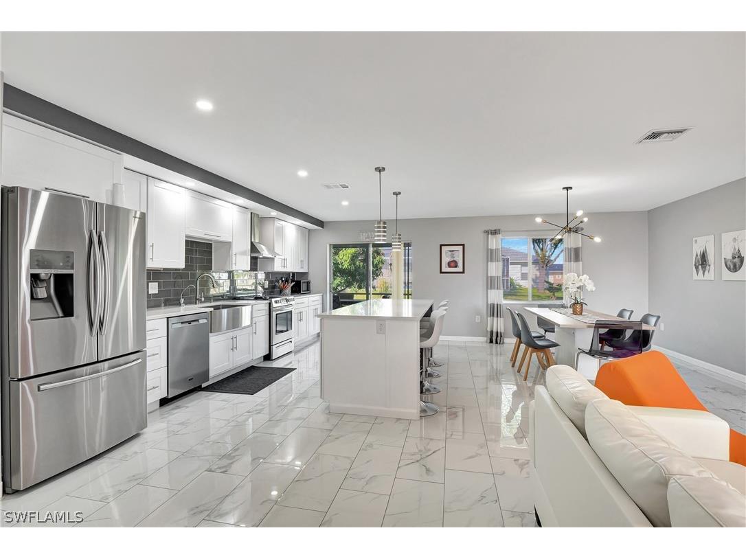 2710 SW 3rd Place Cape Coral FL 33914 224024217 image1