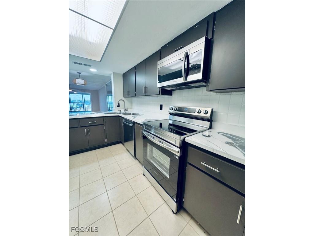 2711 1st Street #102 Fort Myers FL 33916 2025011604 image8