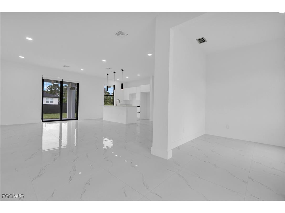 2711 51st Street W Lehigh Acres FL 33971 2025022362 image4