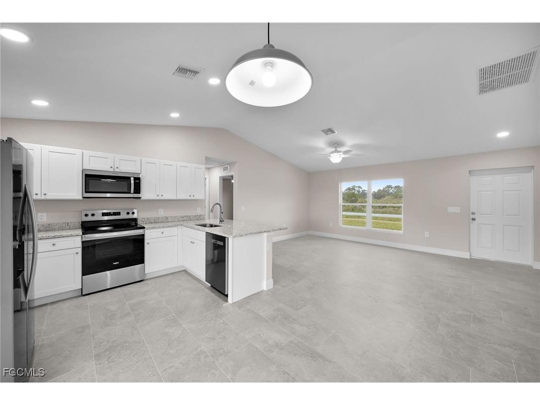 2711 67th Street W Lehigh Acres FL 33971 2025015026 image4