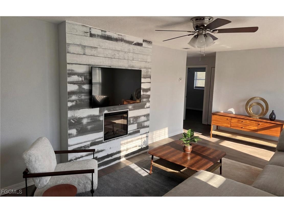 2711 Elmwood Street Fort Myers FL 33901 2026003045 image1