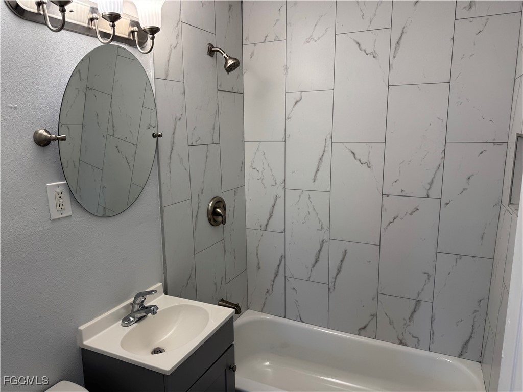 2711 Elmwood Street Fort Myers FL 33901 2026003045 image19