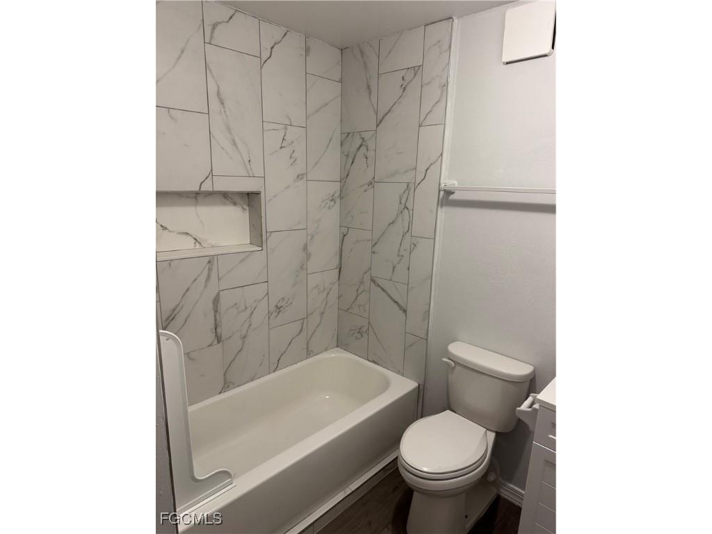 2711 Elmwood Street Fort Myers FL 33901 2026003045 image23