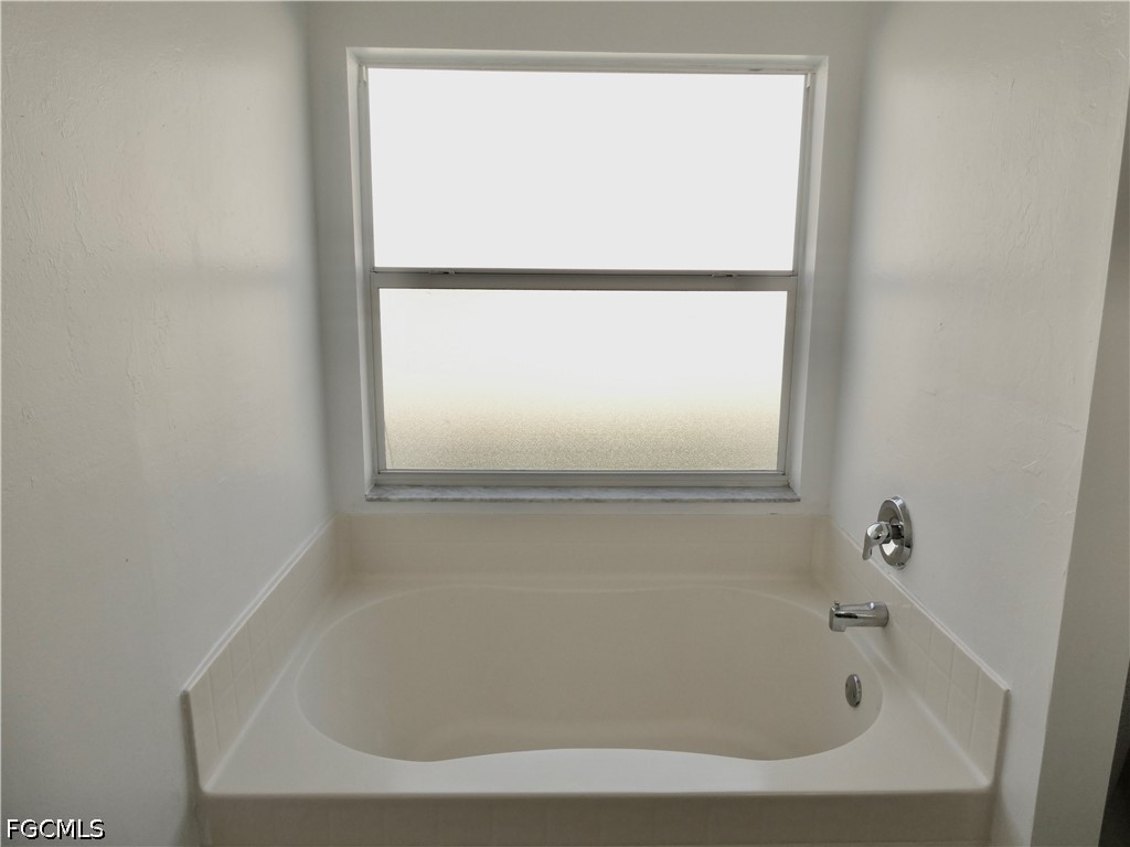2712 Nature Pointe Loop Fort Myers FL 33905 2026029564 image15