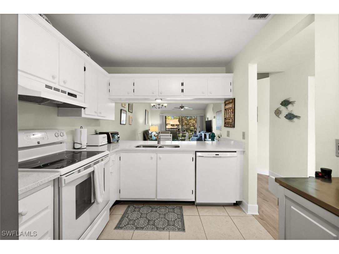 2714 Kings Lake Boulevard #202 Naples FL 34112 224093888 image1