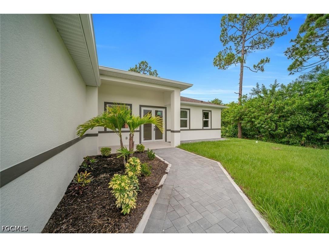 2715 10th Street W Lehigh Acres FL 33971 2026025367 image3
