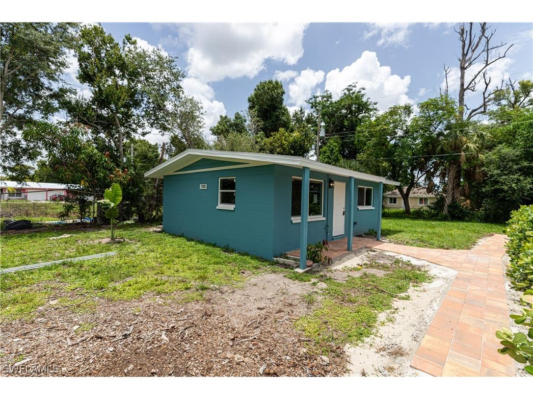 2715 Market Street Fort Myers FL 33916 224058722 image13