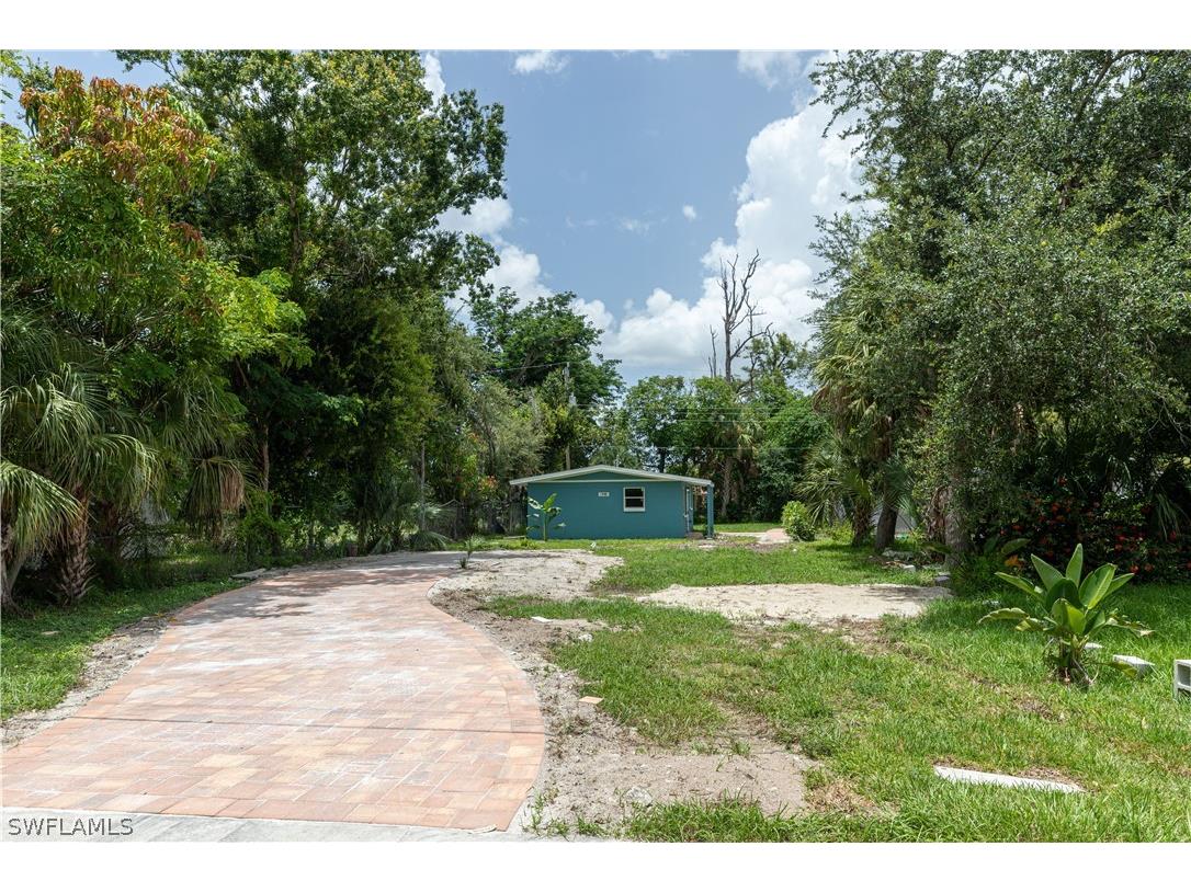 2715 Market Street Fort Myers FL 33916 224058722 image2