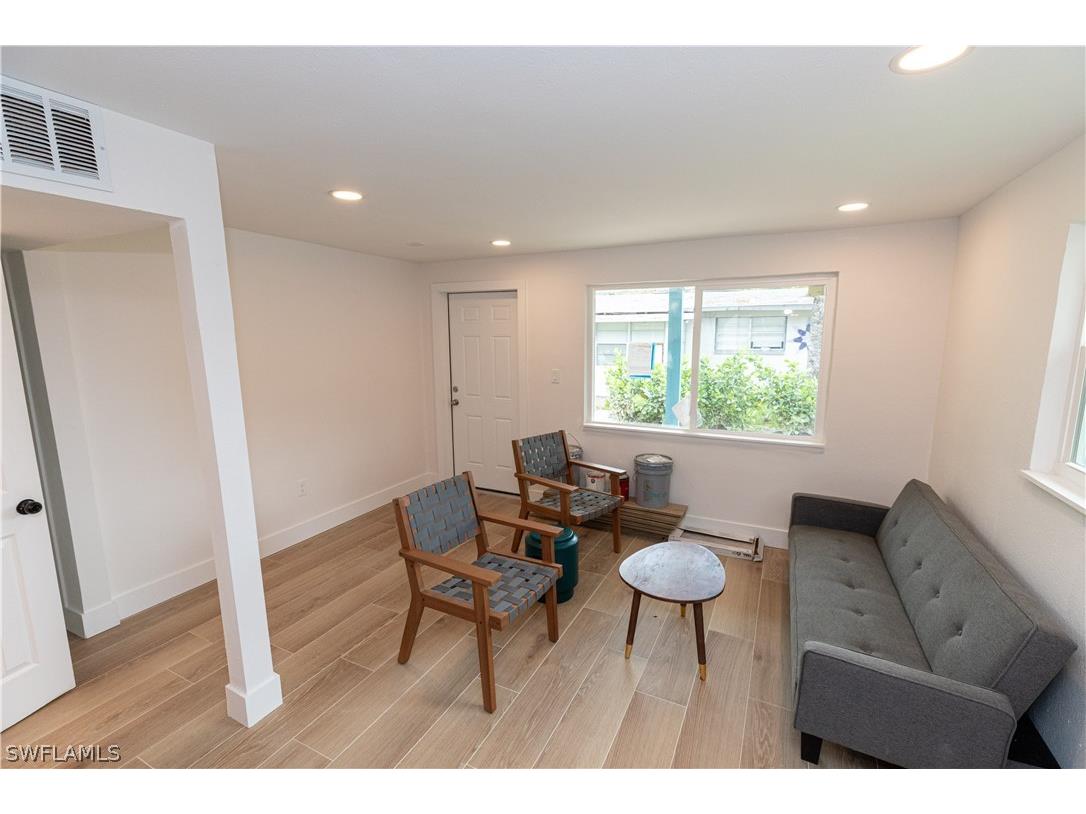 2715 Market Street Fort Myers FL 33916 224058722 image4