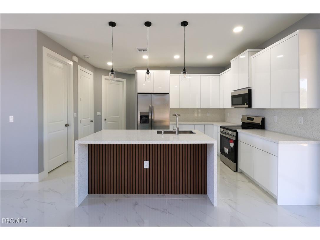 2716 2nd Street SW Lehigh Acres FL 33976 2025026135 image7