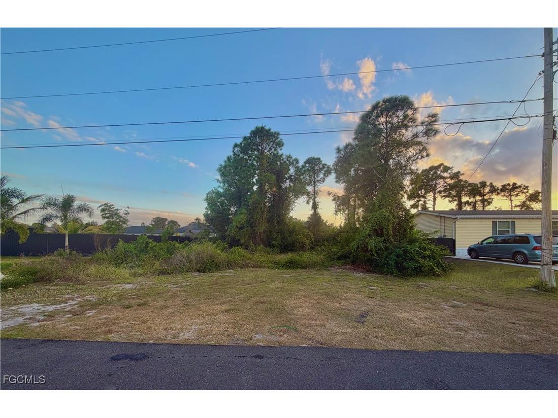 2717 5th Street SW Lehigh Acres FL 33976 2025022587 image1