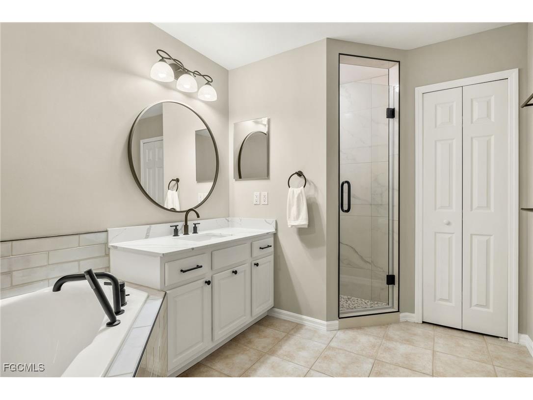 2717 Chiquita Boulevard S Cape Coral FL 33914 2025015409 image15