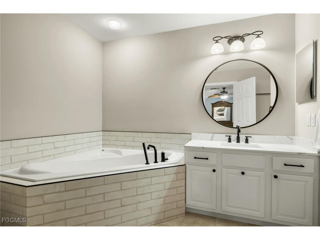 2717 Chiquita Boulevard S Cape Coral FL 33914 2025015409 image16