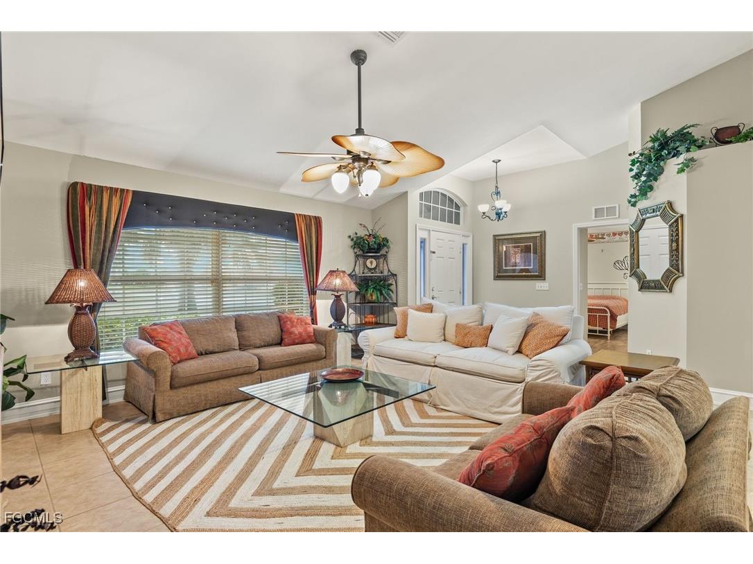 2717 Chiquita Boulevard S Cape Coral FL 33914 2025015409 image2