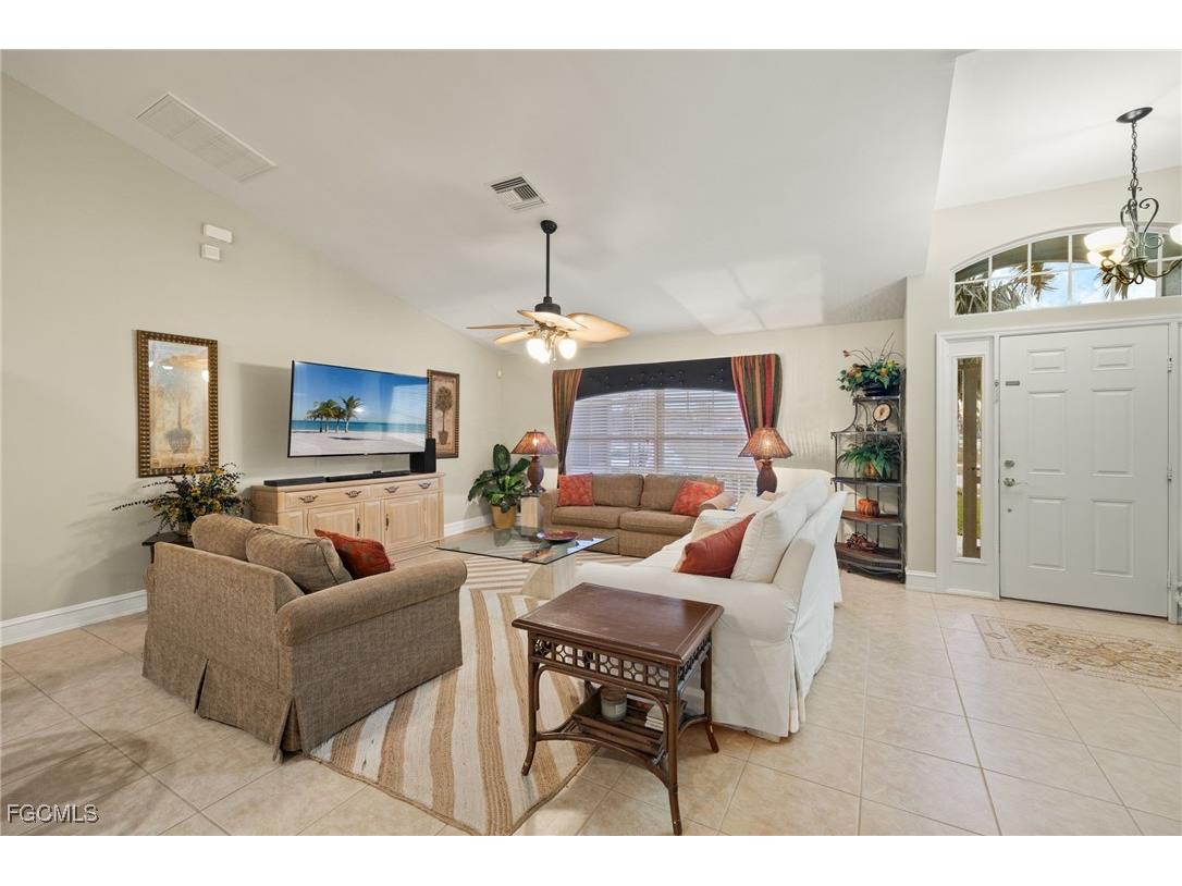 2717 Chiquita Boulevard S Cape Coral FL 33914 2025015409 image3