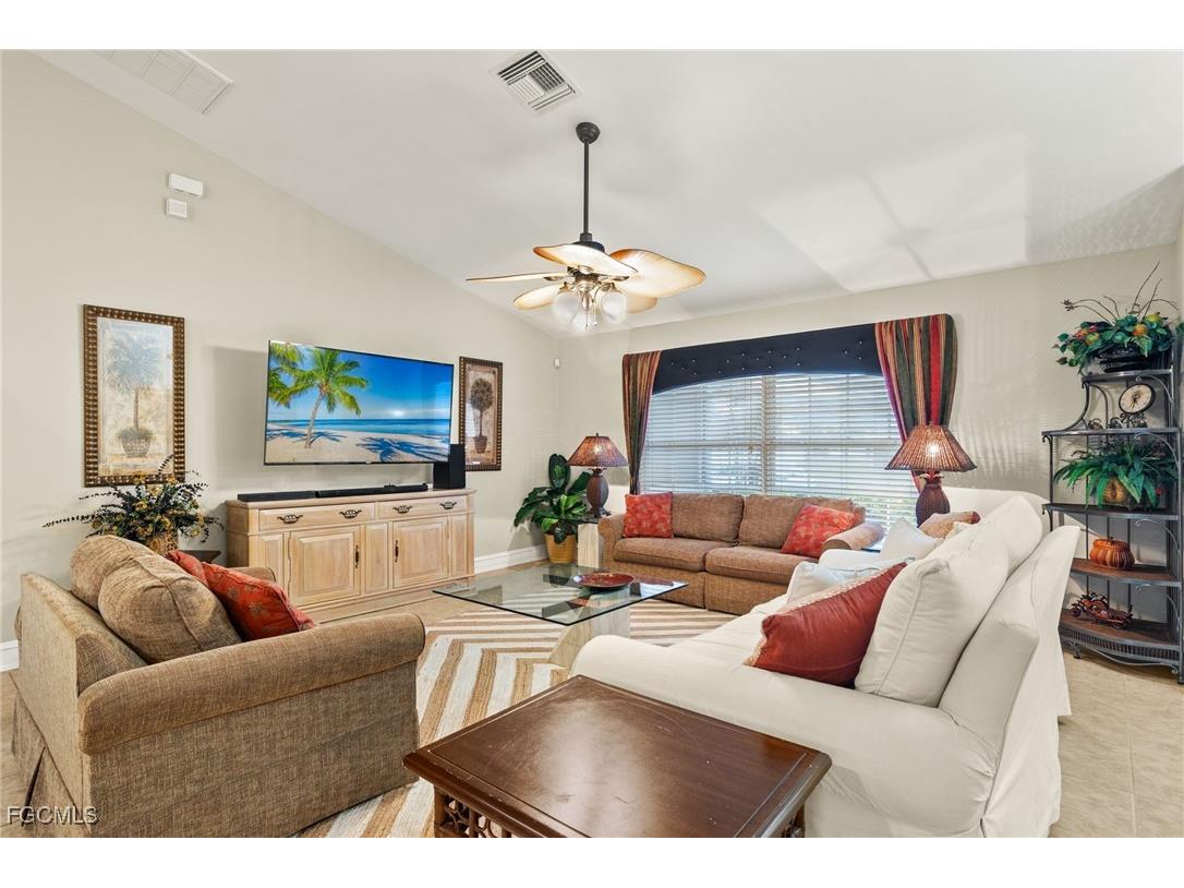 2717 Chiquita Boulevard S Cape Coral FL 33914 2025015409 image4