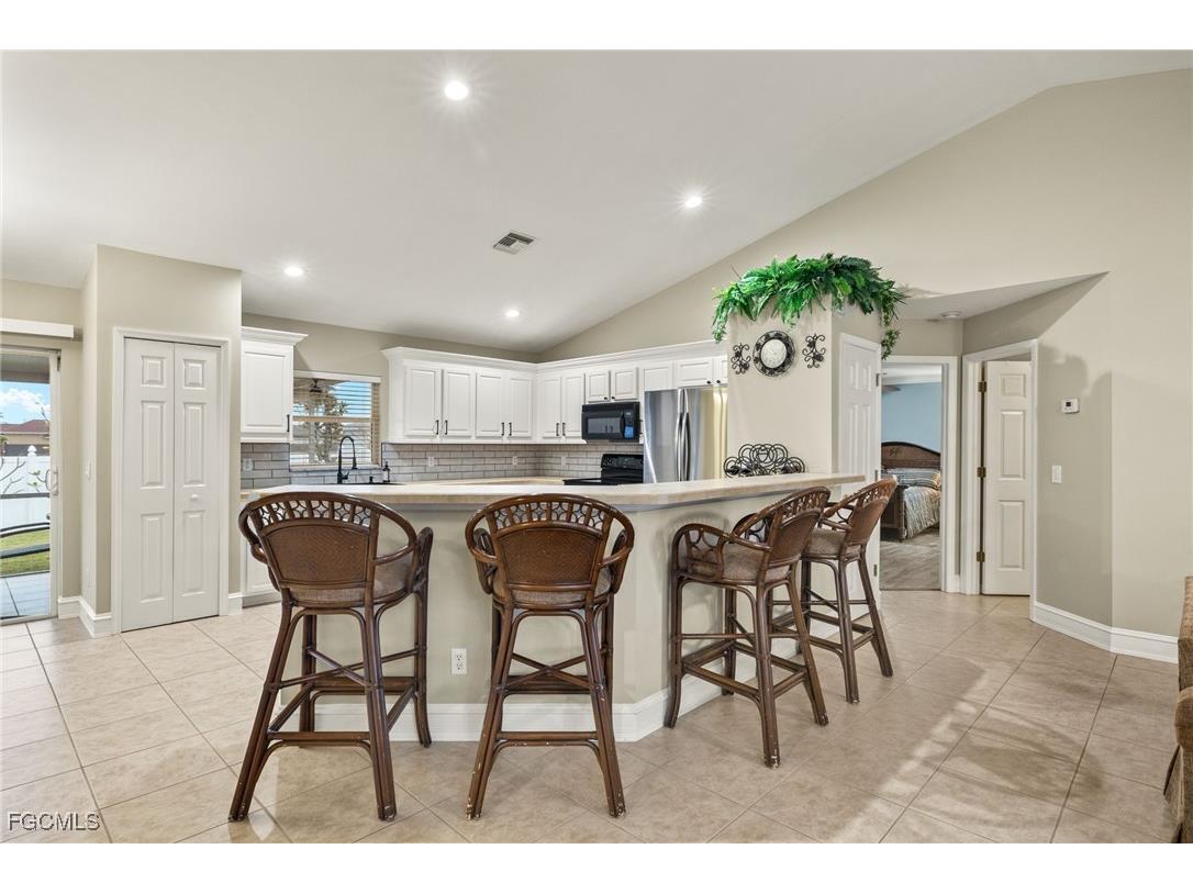 2717 Chiquita Boulevard S Cape Coral FL 33914 2025015409 image6