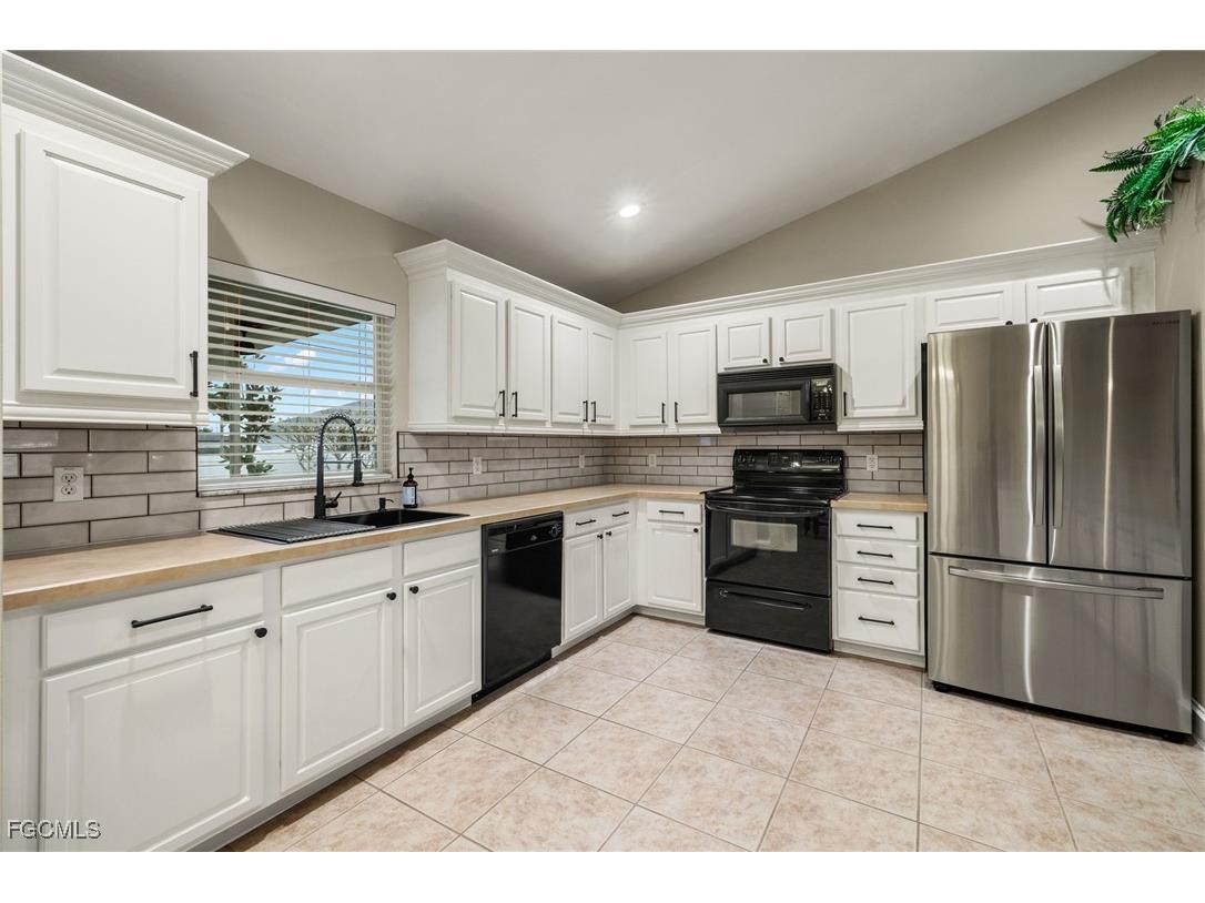 2717 Chiquita Boulevard S Cape Coral FL 33914 2025015409 image8