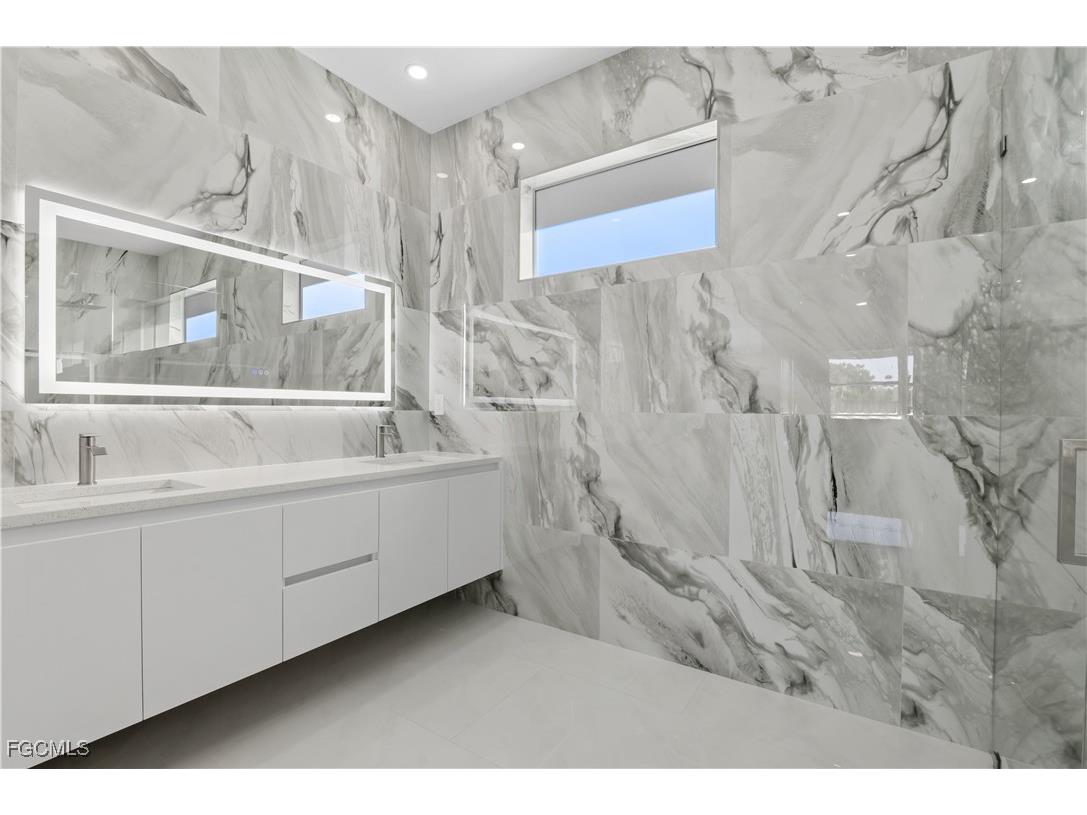 2717 NW 4th Street Cape Coral FL 33993 2025020926 image24