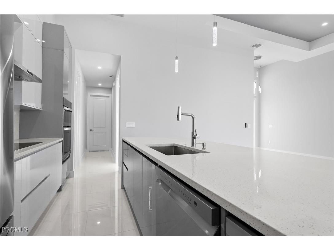 2717 NW 4th Street Cape Coral FL 33993 2025020926 image9