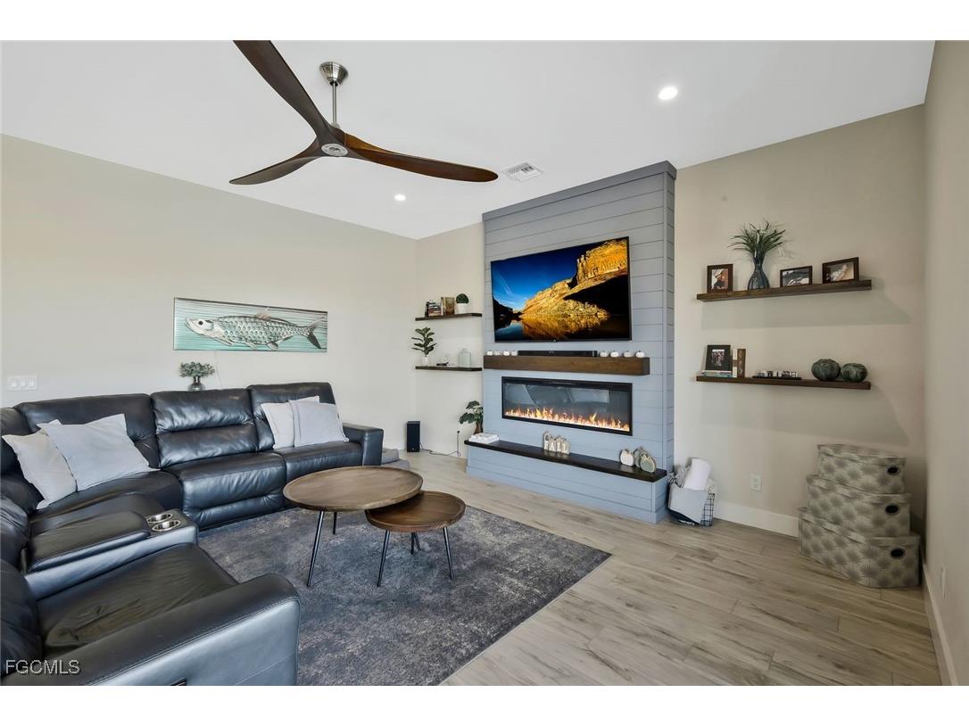 2717 SW 38th Street Cape Coral FL 33914 2025015178 image10