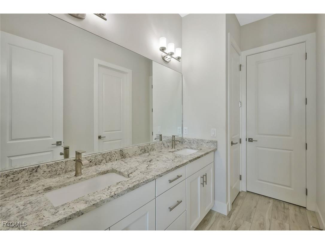 2717 SW 38th Street Cape Coral FL 33914 2025015178 image34