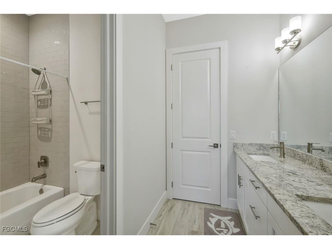 2717 SW 38th Street Cape Coral FL 33914 2025015178 image35