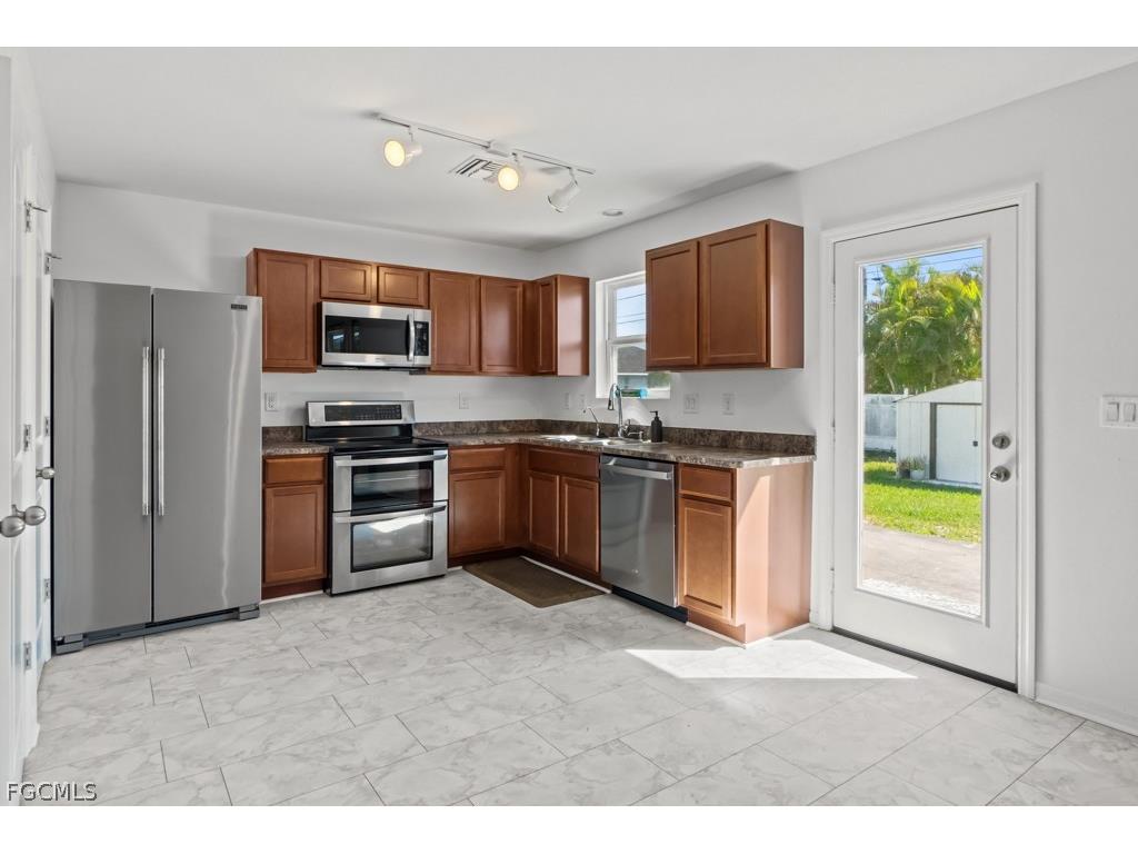 2719 NE 6th Place Cape Coral FL 33909 2026013633 image10