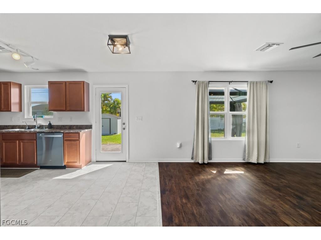 2719 NE 6th Place Cape Coral FL 33909 2026013633 image4