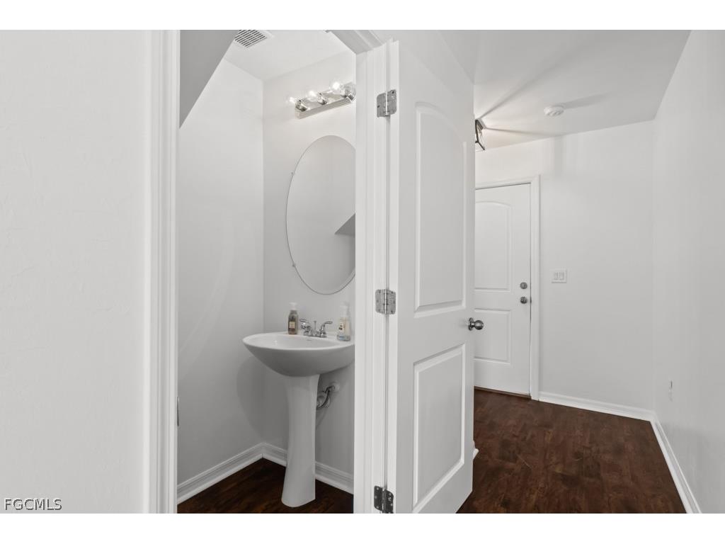 2719 NE 6th Place Cape Coral FL 33909 2026013633 image9